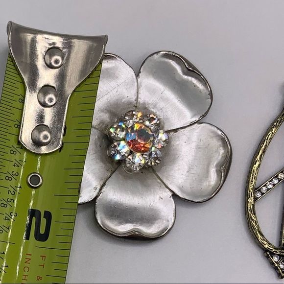 LOT OF 3 NECKLACE PENDANTS | FLOWER, RHINESTONE HEART, RHINESTONE PEACE SIGN - Picture 8 of 10